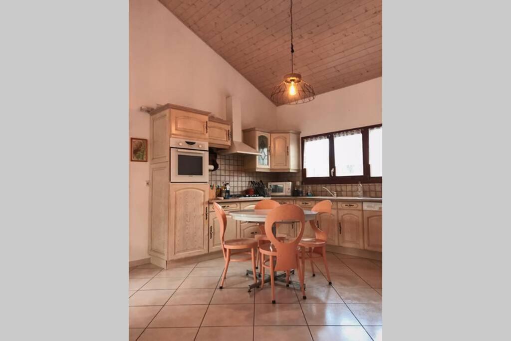 Maison Entiere Au Pied Du Plateau Du Retord 2 Chambres Sdb - Vouvray Ochiaz Eksteriør bilde